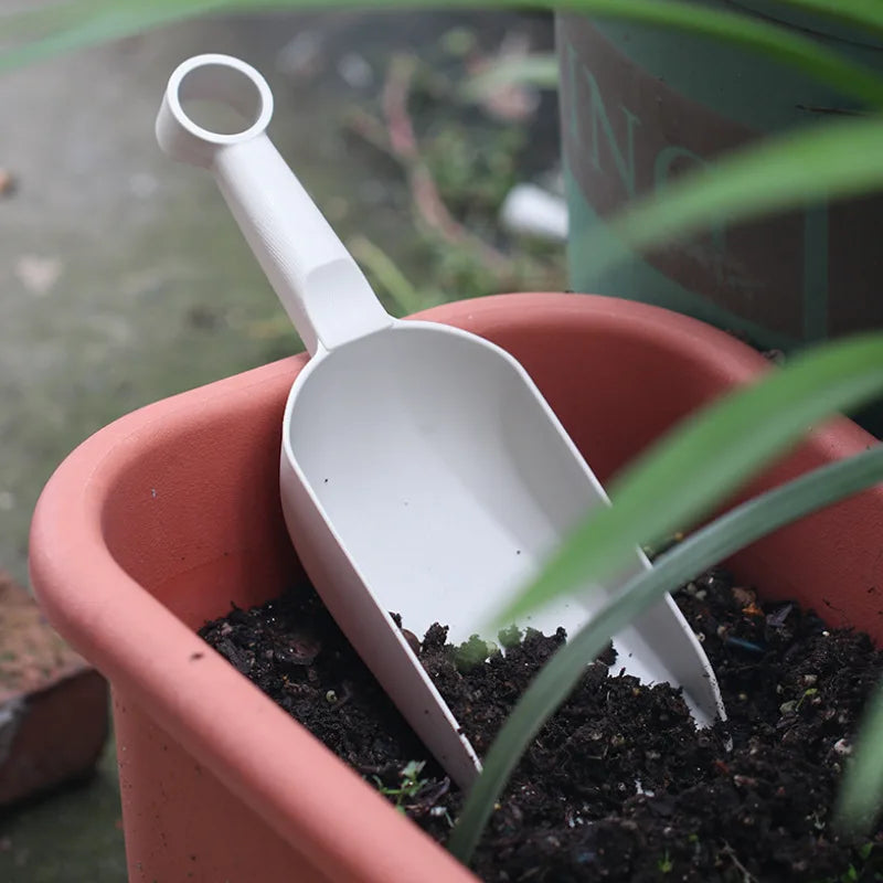 Mini Plastic Gardening Scoop – Thickened Flat Shovel for Soil & Ice